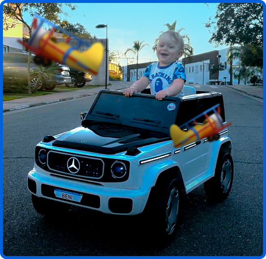 Criança no carrinho GCar Kids